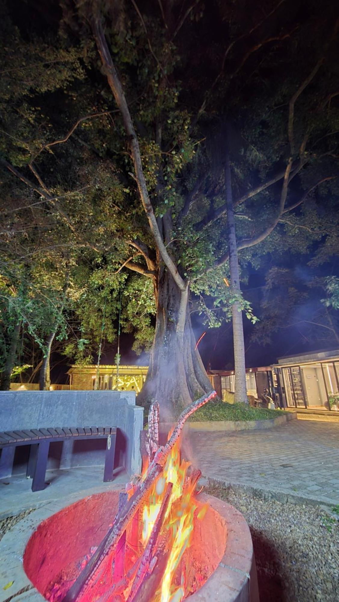 Area 4 Eco Cubes Apartment เอลลา ภายนอก รูปภาพ