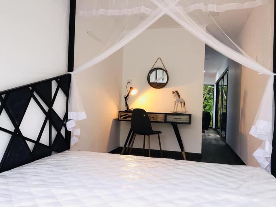 Area 4 Eco Cubes Apartment เอลลา ภายนอก รูปภาพ