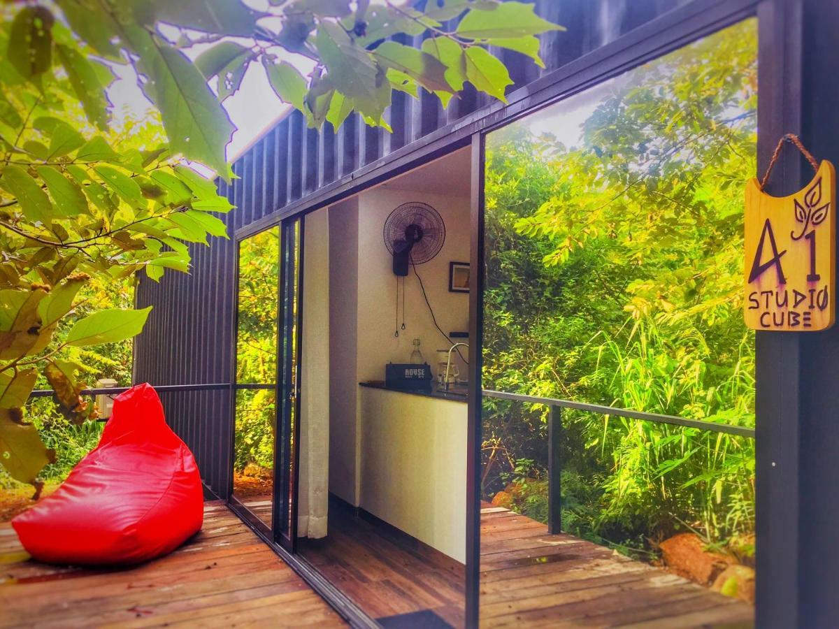 Area 4 Eco Cubes Apartment เอลลา ภายนอก รูปภาพ
